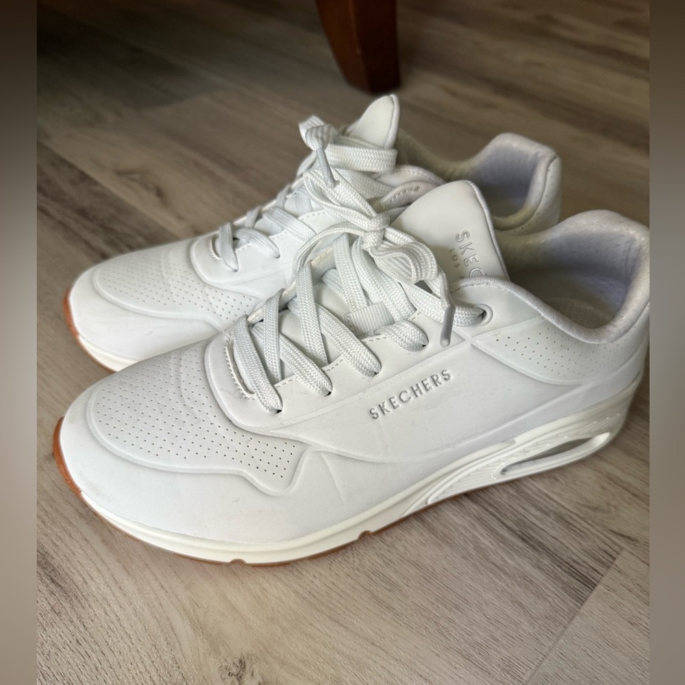 Skechers women’s Uno Stand On Air White Sneakers size 9.5 Wide fit